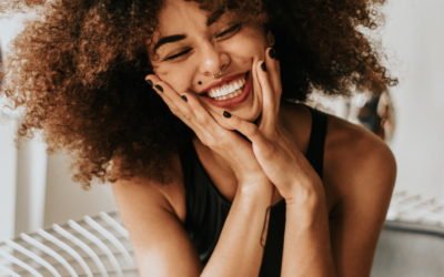 5 Tricks um deine Zähne aufzuhellen – von Hausmitteln bis zu professionellem Zahnbleaching für Zuhause